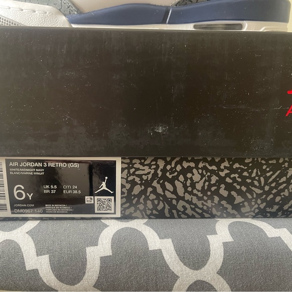 Nike Air Jordan 3 Retro - Picture 5 of 5